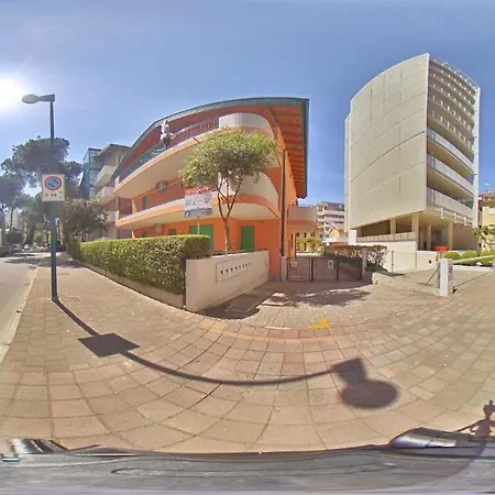 Apartments In Lignano Sabbiadoro 42726 アパート